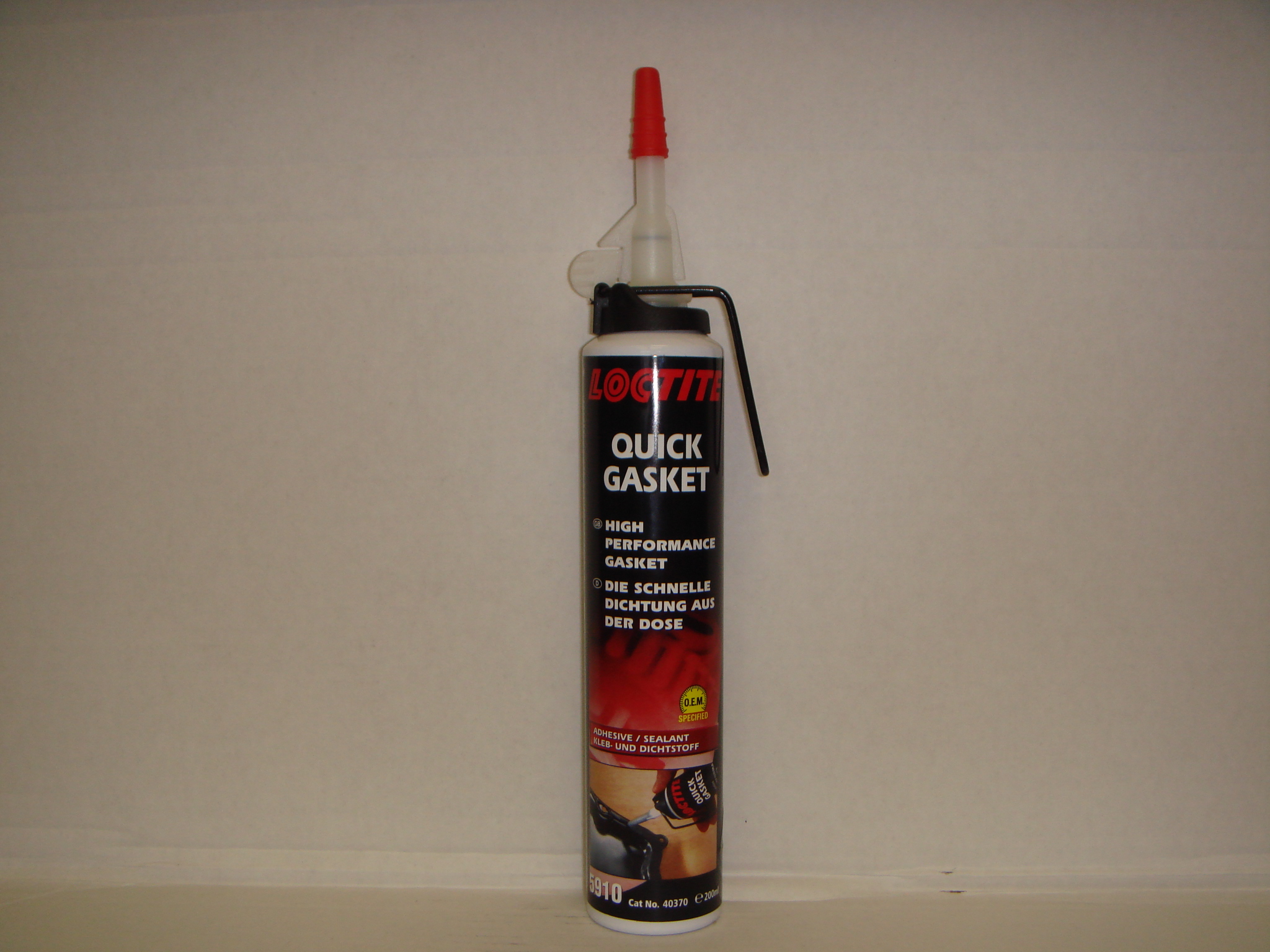 Купить Loctite 728771 Герметик черный, нейтральный, (баллон под давлением),200 мл